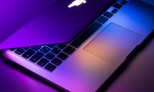 Nowe oprogramowanie w MacBooku – czy należy je instalować?